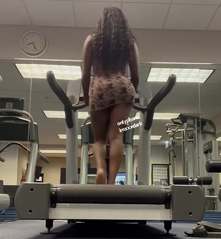 Big Black Booty walk in gym